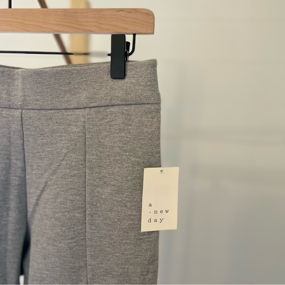 A New Day High Waisted Ponte Leggings Gray Women's Medium NWT - Picture 2 of 8